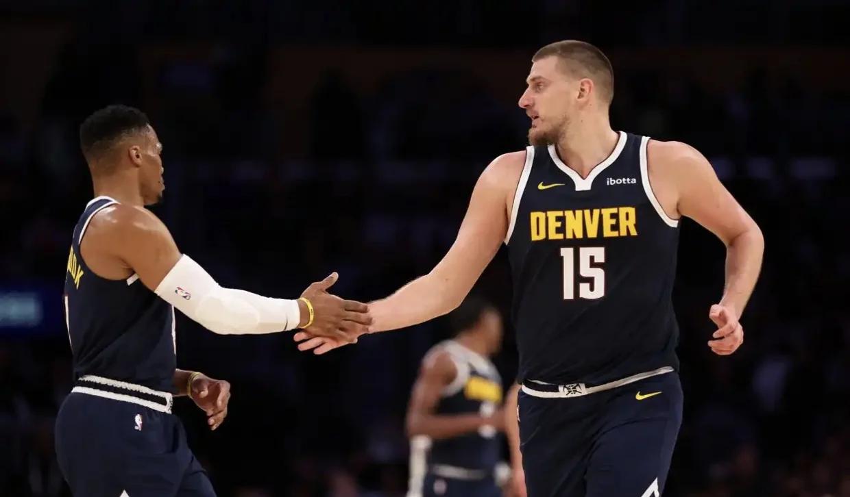 湖人球星三分绝杀，全场观众热烈欢呼，公司经济我们功能.